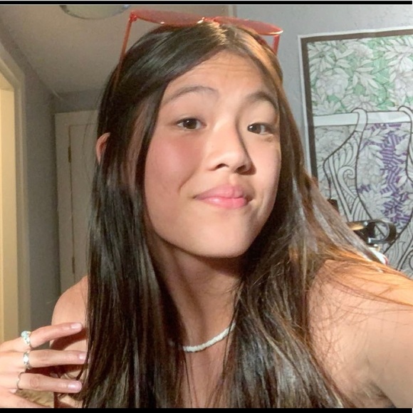 Profile Picture of Ryenne Lee (@ryennelee) on Poshmark