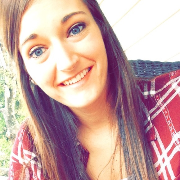 Profile Picture of Erika Varalli (@eva1392) on Poshmark