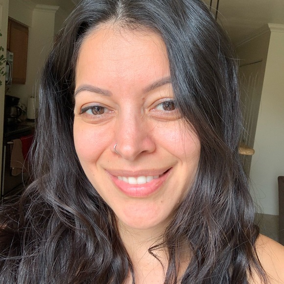 Profile Picture of Ileana Oliva (@ioliva85) on Poshmark