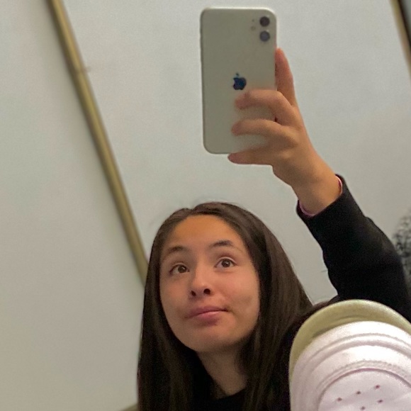 Profile Picture of Betsy Jimenez (@betsyjimenez207) on Poshmark