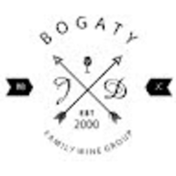 Profile Picture of Tiffany Bogaty (@tiffanybogaty) on Poshmark