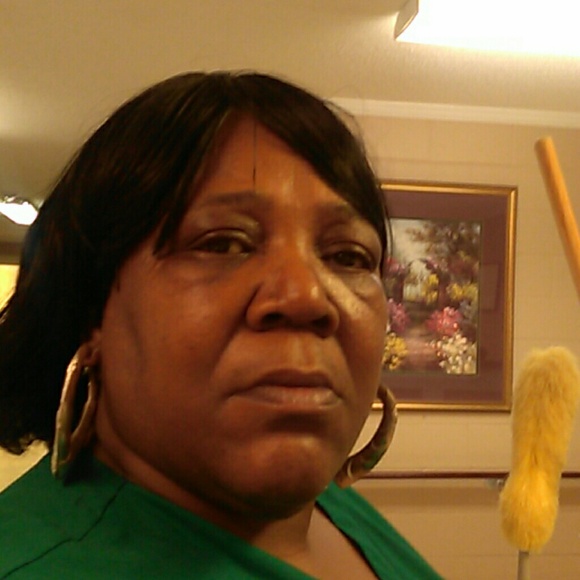 Profile Picture of Joyce Hamm (@joycemhamm) on Poshmark