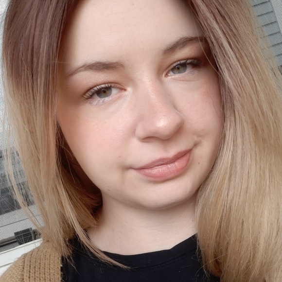 Profile Picture of Hannah Strawberry (@h_strawberry) on Poshmark