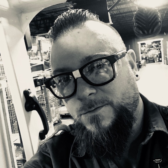 Profile Picture of David Beverly (@irishking81) on Poshmark