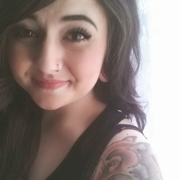 Profile Picture of Zoe Walsh (@zoecwalsh) on Poshmark