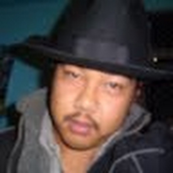 Profile Picture of Sareth Luy (@outhere187) on Poshmark