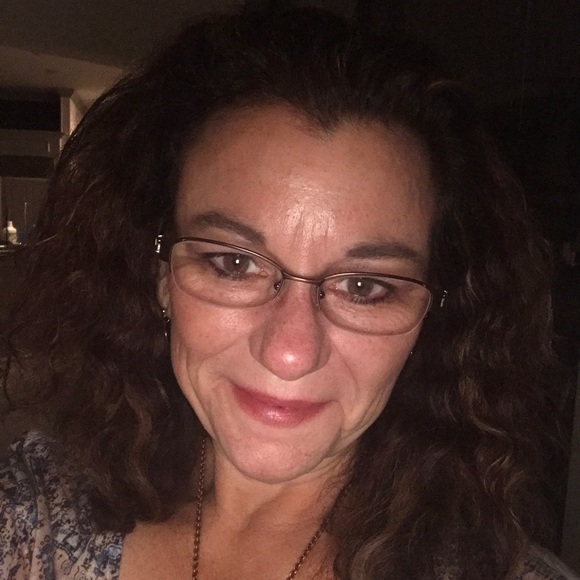 Profile Picture of Karen Gregurek (@wazoogto70) on Poshmark