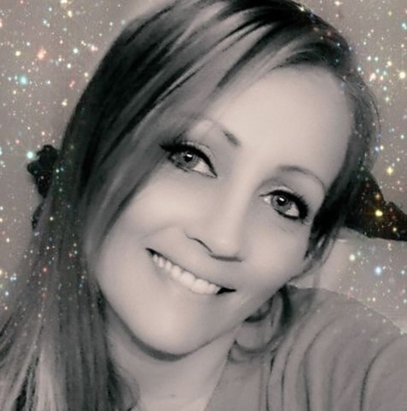 Profile Picture of Crystal Collum (@crystalcollumn) on Poshmark