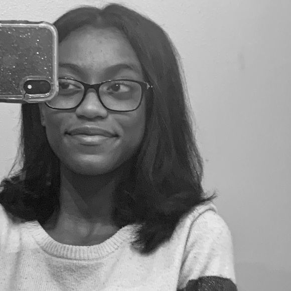 Profile Picture of Lauryn Fullylove (@laurynrflove) on Poshmark