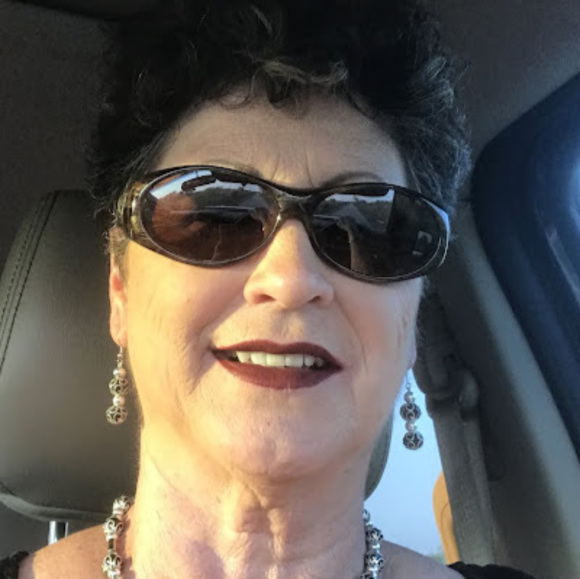 Profile Picture of Deborah Innocenti (@djivictoria) on Poshmark