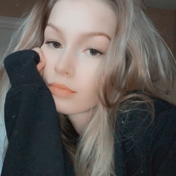 Profile Picture of Kendyl Bowler (@dodoboba) on Poshmark