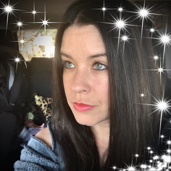Profile Picture of Holley Scott (@holleybscott) on Poshmark