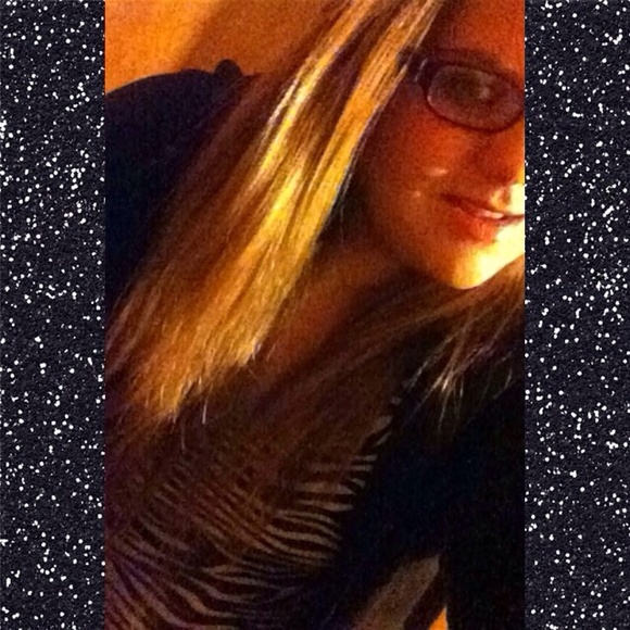 Profile Picture of Samantha Markley (@samdmarkleu) on Poshmark