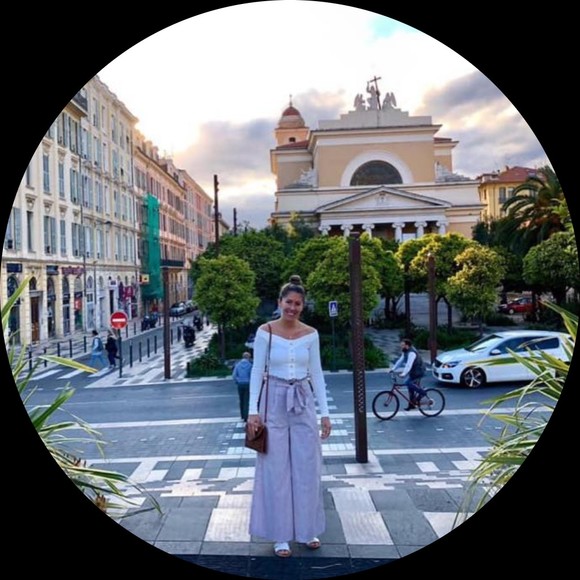 Profile Picture of Samantha Vilaseca (@shemingway26) on Poshmark