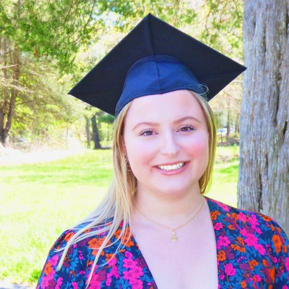 Profile Picture of Sara Hios (@lolly316) on Poshmark