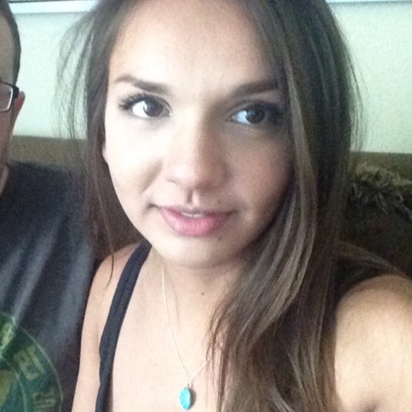Profile Picture of Alex Aviles (@alexxmiranda13) on Poshmark