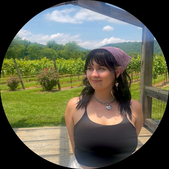 Profile Picture of Paige Spaude (@moonlight_paige) on Poshmark
