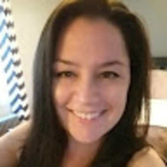 Profile Picture of Pamela Crombie (@pamcrom17) on Poshmark