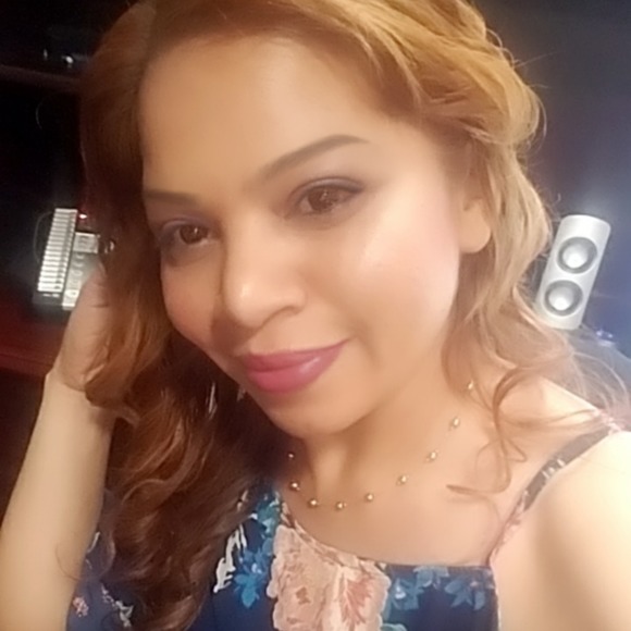 Profile Picture of Narda Lalmansingh (@sweetsiri2007) on Poshmark