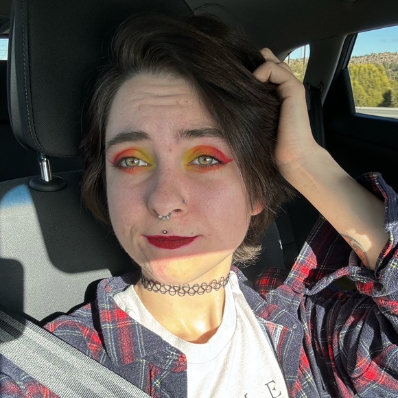 Profile Picture of Ariel Fields (@samisinthewoods) on Poshmark