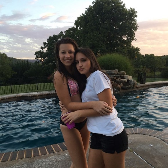 Profile Picture of Maya Berger (@mayabergerr) on Poshmark