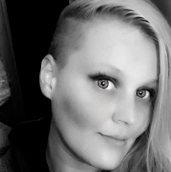 Profile Picture of Debbie Simons (@simons1389) on Poshmark