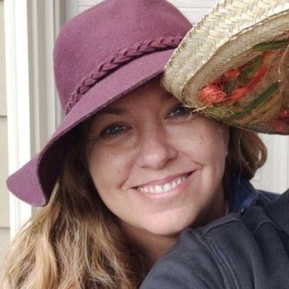 Profile Picture of Heather Daldoul (@hdaldoul) on Poshmark