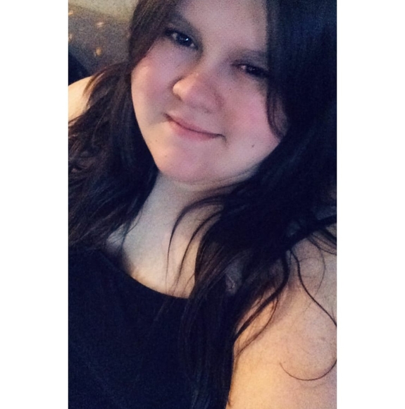 Profile Picture of Tara Potts (@taradawnp) on Poshmark