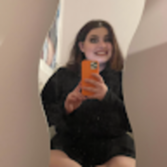 Profile Picture of Delanie Gurel (@delanierebecca) on Poshmark