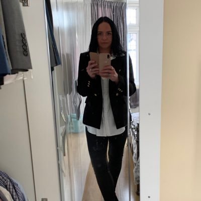 Profile Picture of Dawn Bennett (@lewishollie) on Twitter