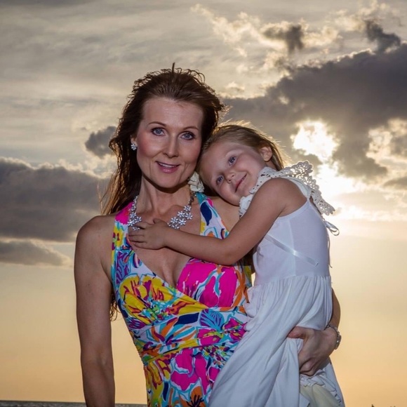 Profile Picture of Annegret Bredlau (@annycat808) on Poshmark