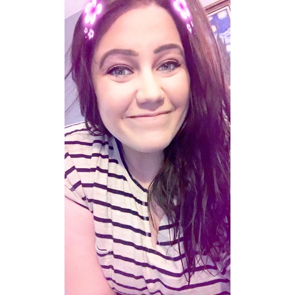 Profile Picture of Haleigh Stiverson (@haleigh000) on Poshmark