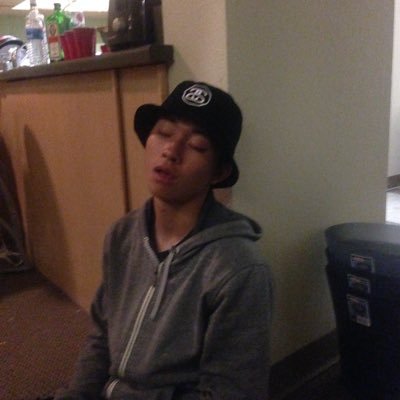 Profile Picture of Nick Huang (@mikeburgar) on Twitter