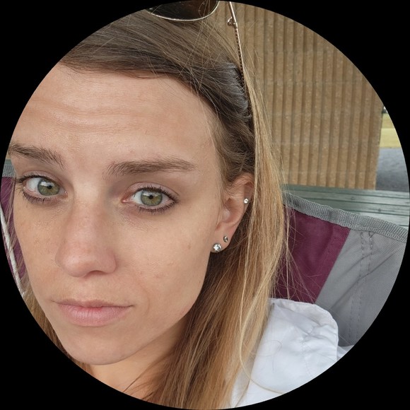 Profile Picture of Miranda Zentner (@quadchik93) on Poshmark