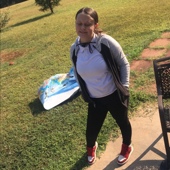 Profile Picture of Jonie Emmons (@jonieemmons12) on Poshmark