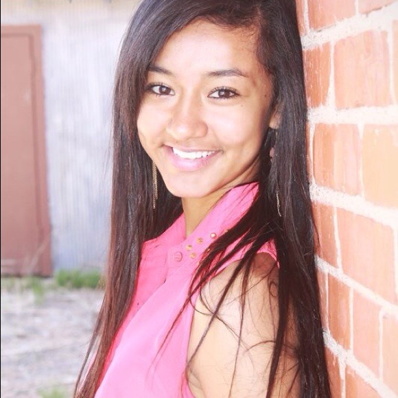 Profile Picture of Alejandra Alvidrez (@alealvidrez) on Poshmark