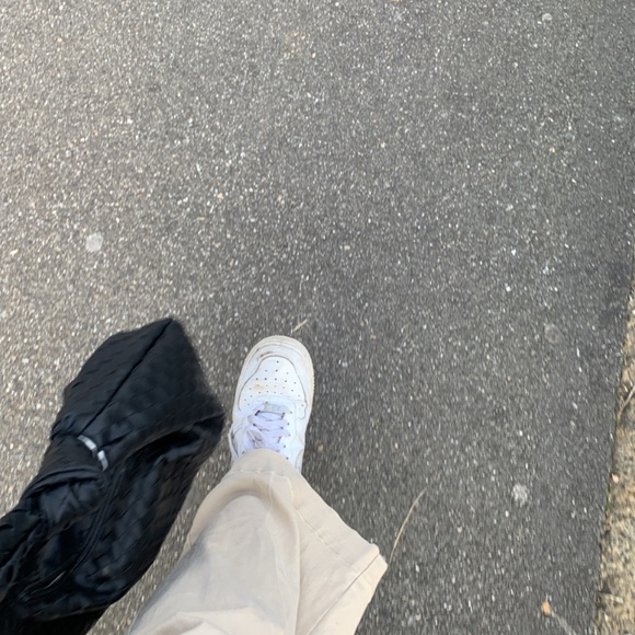 Profile Picture of Gabby Liew (@gabbyliew) on Poshmark