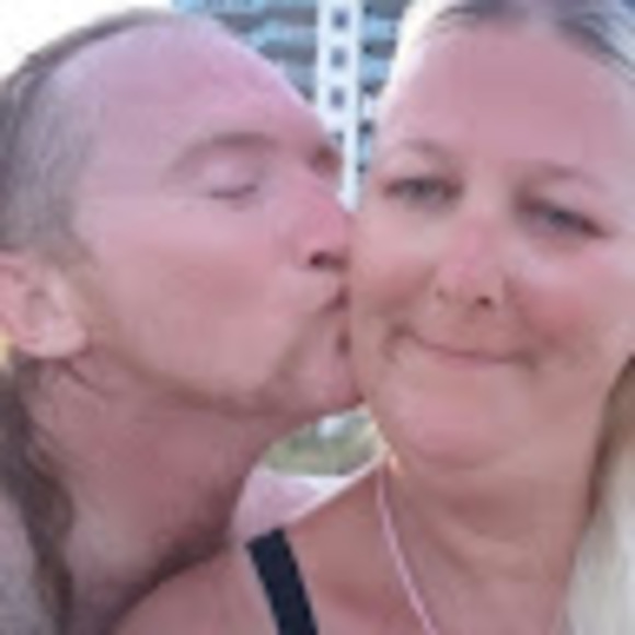 Profile Picture of Alicia Wischet (@lisawischet) on Poshmark