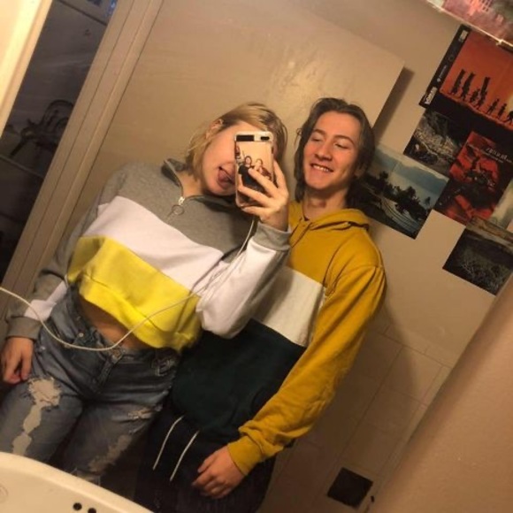 Profile Picture of Jon Weir (@jonweir_) on Poshmark