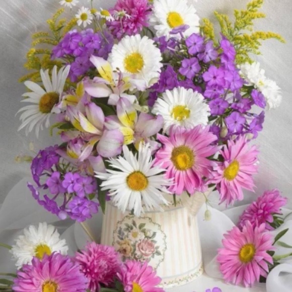 Profile Picture of Sandra Paul (@sandiesue02) on Poshmark