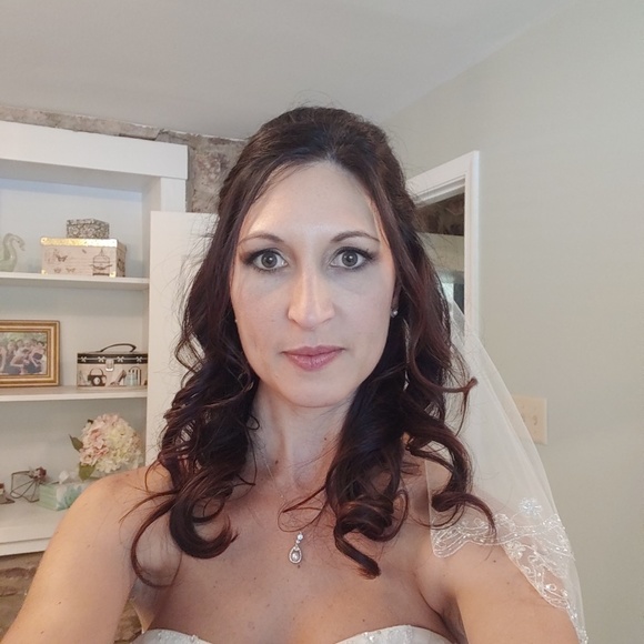 Profile Picture of Crystal Surman (@pilot_wife) on Poshmark