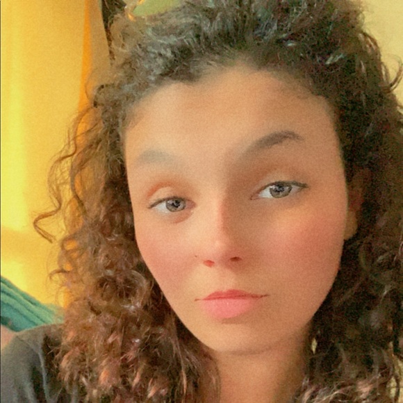 Profile Picture of Tamia Grant (@tzgrant91) on Poshmark