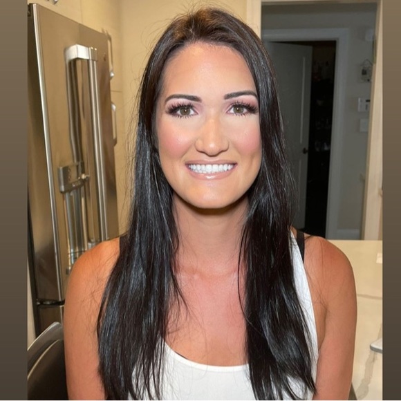 Profile Picture of Jillian Noelle (@jillianoelle33) on Poshmark