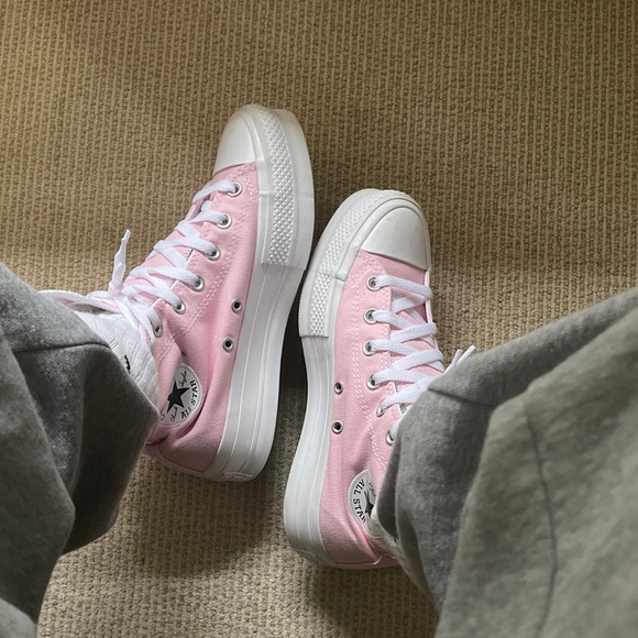 Profile Picture of Cate Honos (@chonos3) on Poshmark