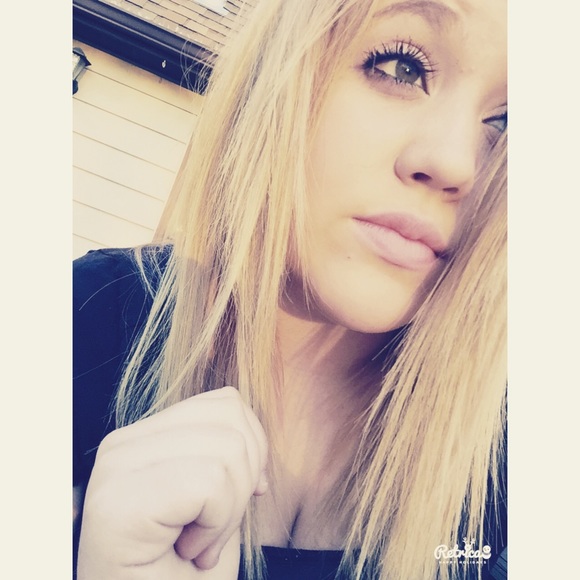 Profile Picture of Peyton Scott (@peytonascott) on Poshmark