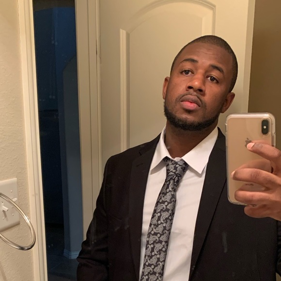 Profile Picture of Diakouwane Diallo (@diakouwane) on Poshmark