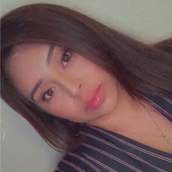 Profile Picture of Roxanne Ramirez (@rroxanneramirez) on Poshmark