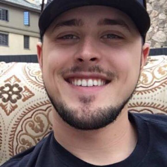 Profile Picture of Dan Howe (@danhowe1194) on Poshmark