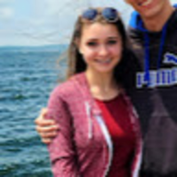 Profile Picture of Allison Moomaw (@anmb97) on Poshmark