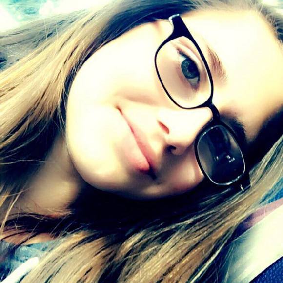 Profile Picture of Haley Champion (@brandijhre) on Poshmark